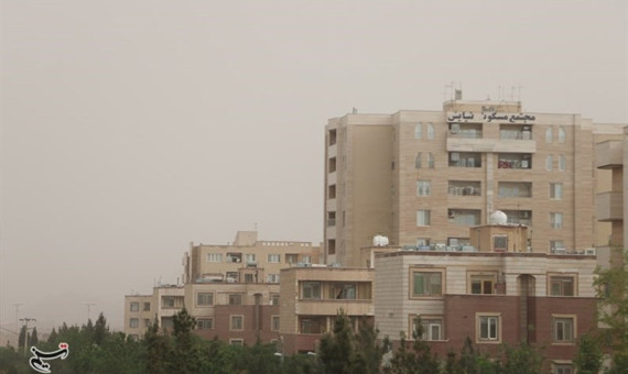 وزش باد و گردوخاک در راه کرمان