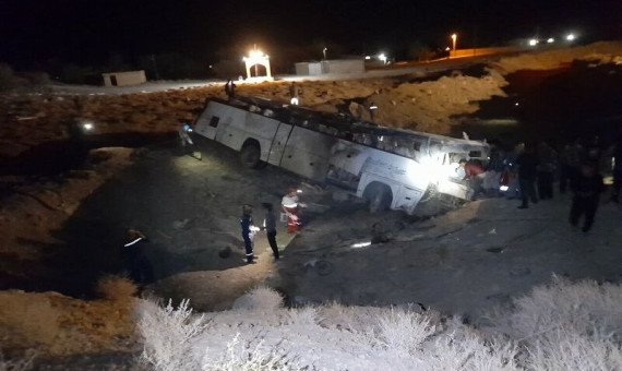 واژگونی اتوبوس کارگران معدن ۱۶ مصدوم برجای گذاشت