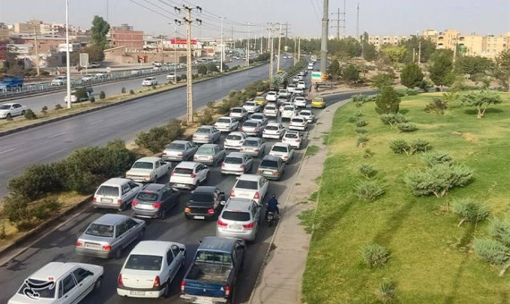 اجرای ناقص پل سیدی کرمان باعث ایجاد ترافیک شد