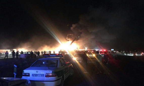 15 نفر از کشته‌شدگان تصادف اتوبوس با تانکر سوخت کرمانی هستند