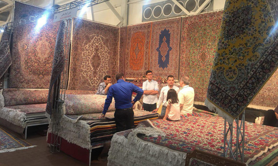 کاهش تعداد بافندگان فرش کرمان یک خطر بزرگ است