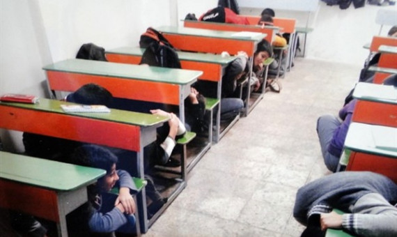 مانور زلزله در مدرسه‌های استان کرمان