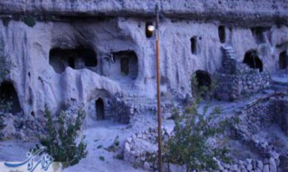 اصلاح لاکپشتی شبکۀ برق روستای جهانی میمند!
