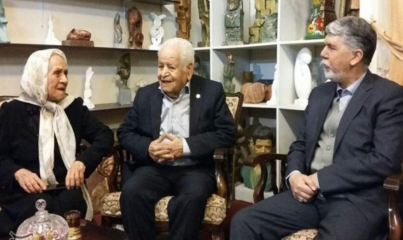 وزیر ارشاد با هنرمند مجسمه‌ساز کرمانی دیدار کرد