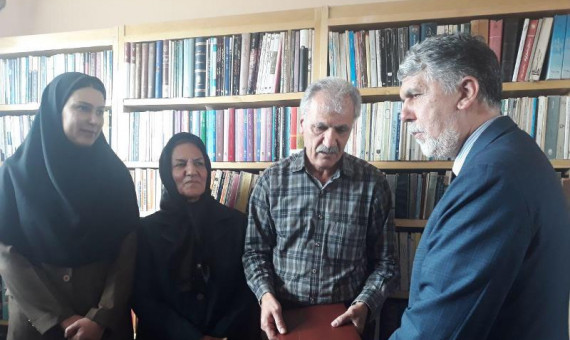 وزیر ارشاد با پیشکسوت حوزه تئاتر کرمان دیدار کرد