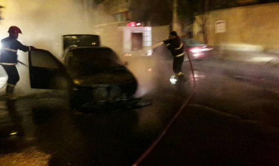 3 خودرو در کرمان طعمه حریق شد