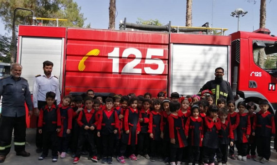 کودکان کرمانی آموزش‌های ایمنی و آتش‌نشانی را فراگرفتند