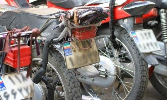 سارقان موتورسیکلت در رفسنجان دستگیر شدند