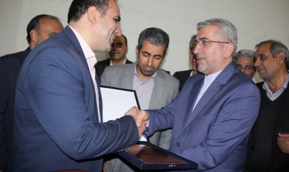 وزیر نیرو از مدیر روابط‌عمومی شرکت برق‌شمال کرمان تقدیر کرد
