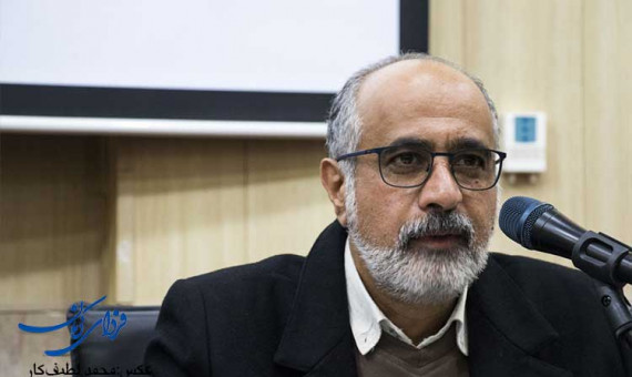 شاعران باید در همۀ صحنه‌های فرهنگی حضور داشته باشند