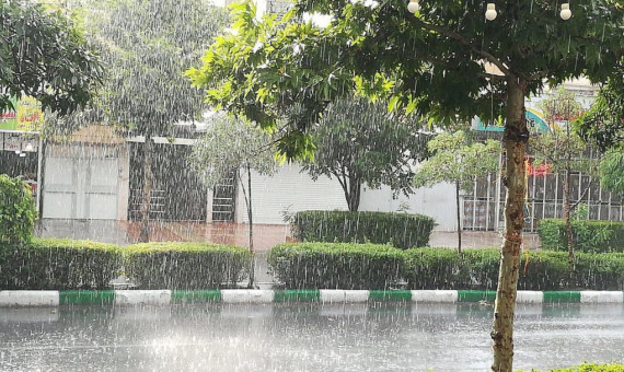 در بیش‌تر مناطق استان باران شدید می‌بارد