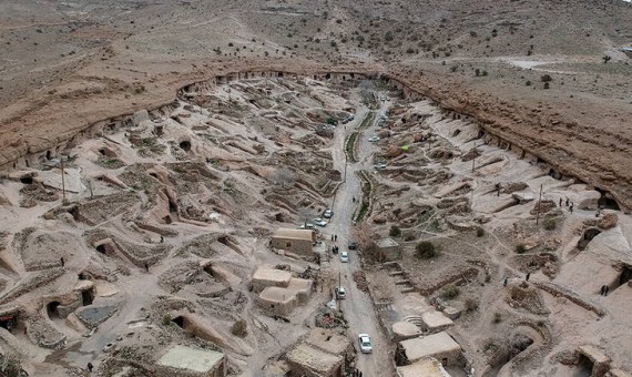 آغاز عملیات اصلاح شبکۀ برق روستای تاریخی میمند